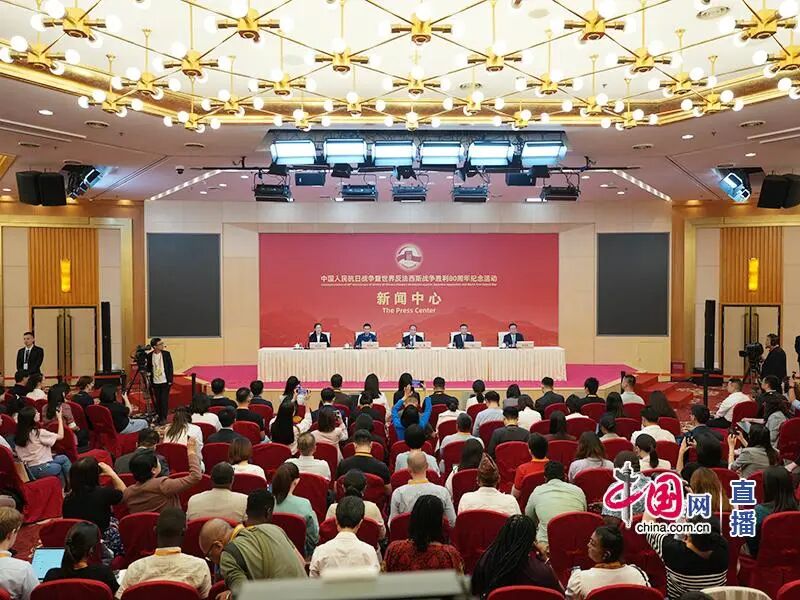 9月3日晚，在人民大会堂举办文艺晚会！ 第1张