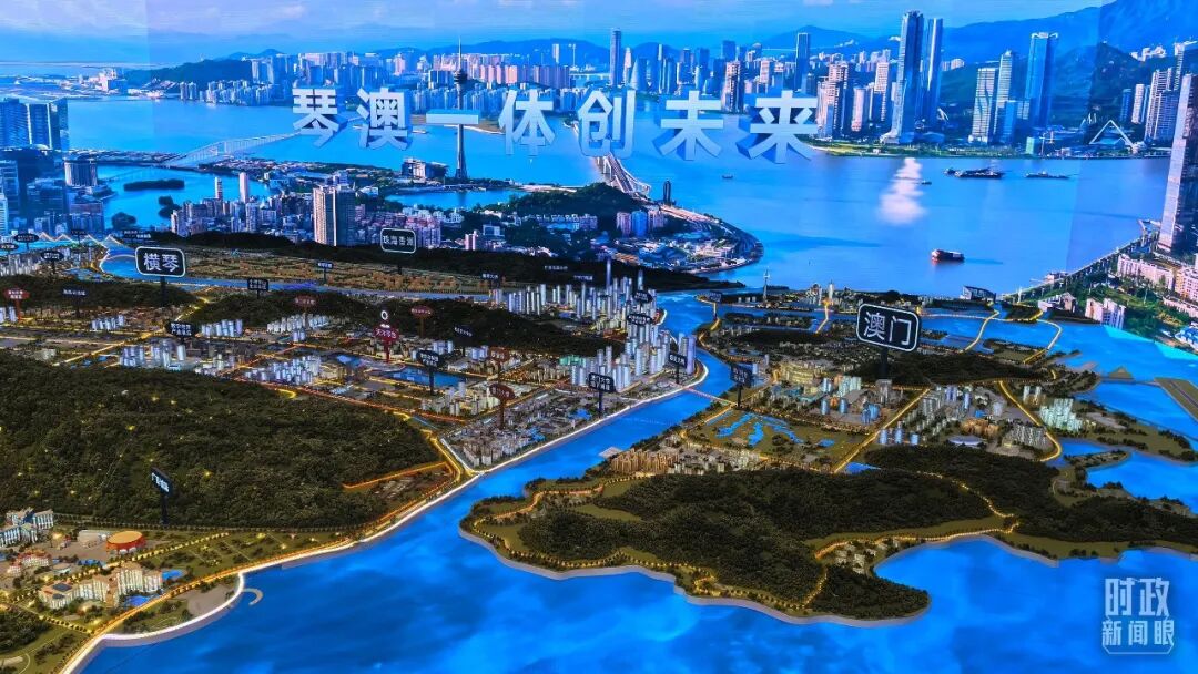 △橫琴和澳門區(qū)位展示。（總臺央廣記者潘毅拍攝）