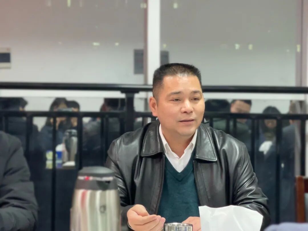 镇党委副书记,镇长饶纲韶在会上总结了马坝镇在2021年工作开展过程中