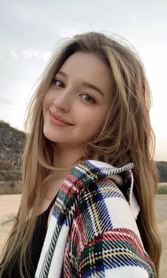 时尚模特安吉丽娜丹妮洛娃