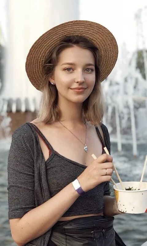 时尚模特安吉丽娜丹妮洛娃