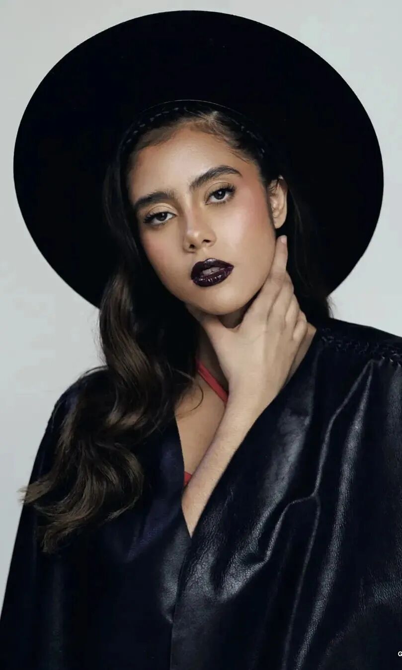 美丽性感可爱的墨西哥女演员和歌手蕾内塔瓦卡