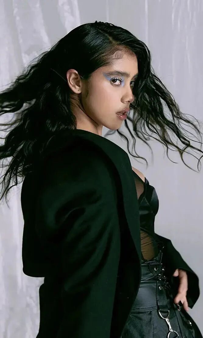 美丽性感可爱的墨西哥女演员和歌手蕾内塔瓦卡