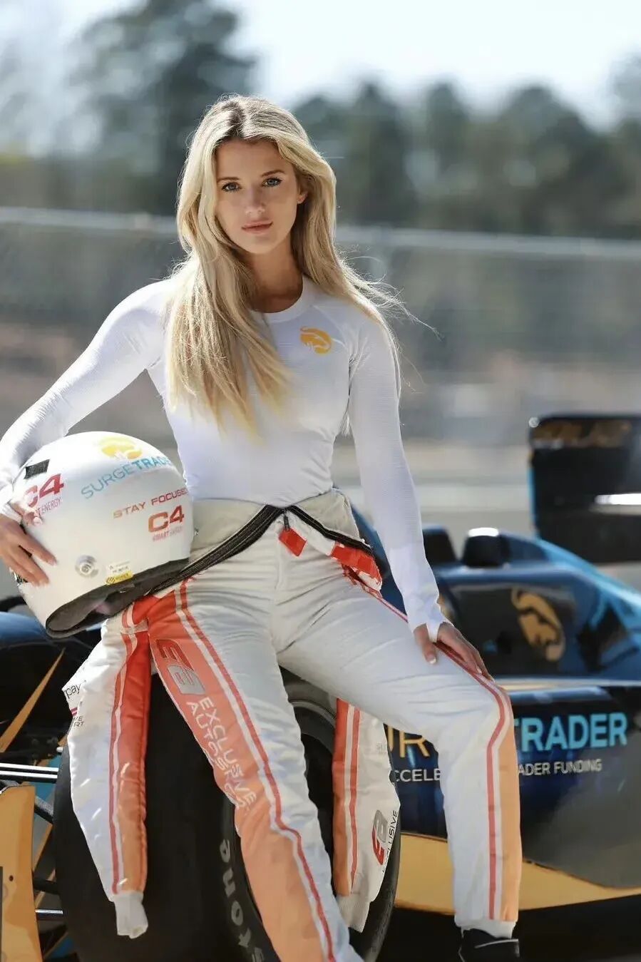 超级模特和车手lindsaybrewer