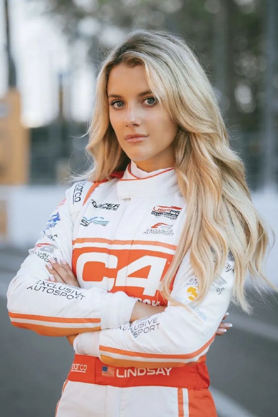 超级模特和车手lindsaybrewer