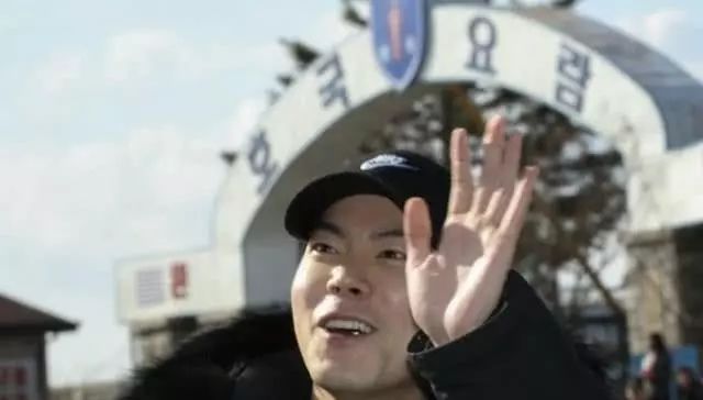 韓星洪宗玄入伍,平頭造型超接地氣,獲好友金宇彬打氣鼓勵 娛樂 第2張-尋夢娛樂 韓星洪宗玄入伍,平頭造型超接地氣,獲好友金宇彬打氣鼓勵 娛樂 第2張
