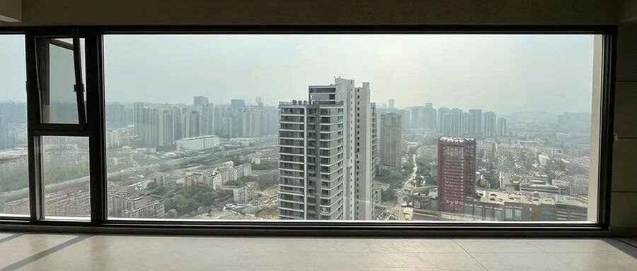 6米宽大阳台，装一整块玻璃竟然要3万8，我劝业主换了个方案