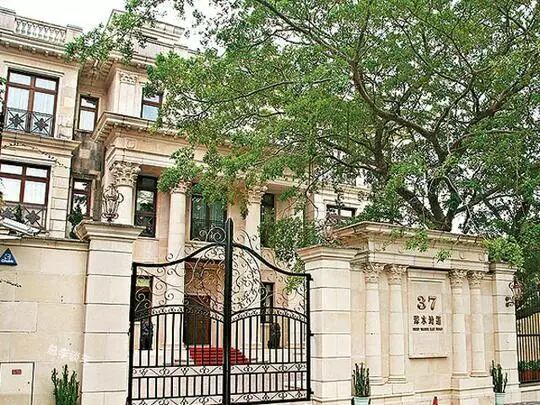 日薪75万港币,他是李嘉诚背后的男人,名副其实的打工皇帝!