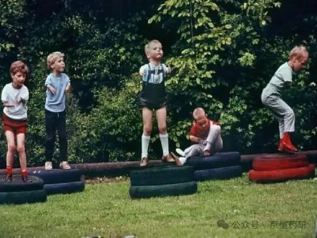 回顾“海豹胎”事件：全世界诞生1.2万畸形儿，4000名1岁内夭折-澳洲亿忆网