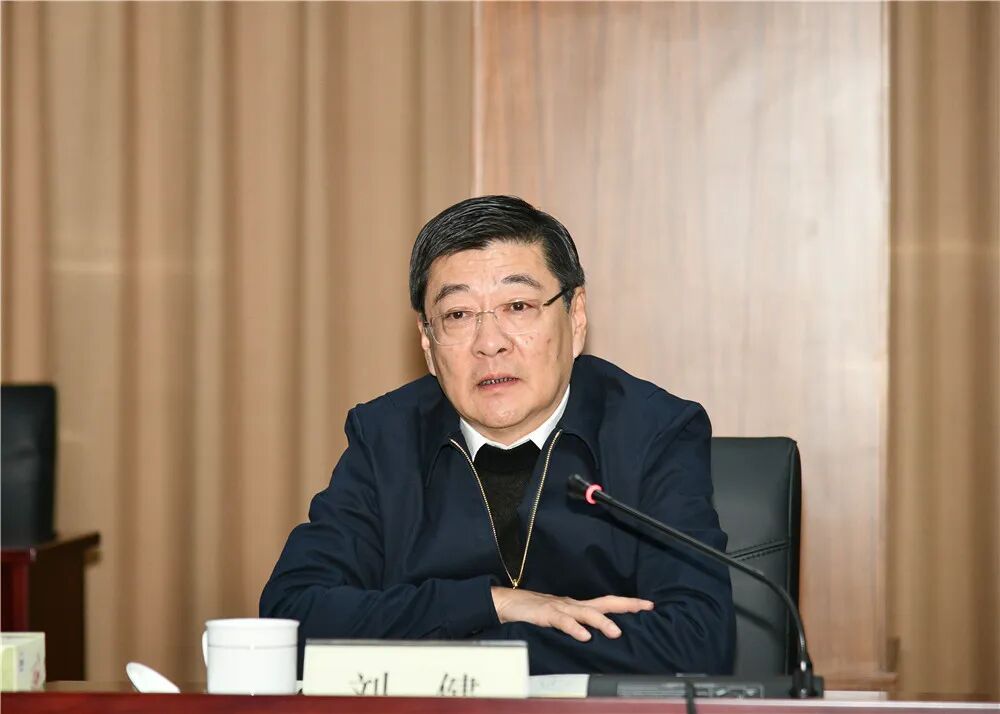 20日下午,区委书记刘健,区委副书记,区长李泽龙带队赴新金山发展公司