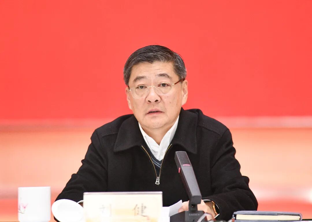 区委季度工作会议举行 刘健强调要昂扬"聚焦发展,聚力