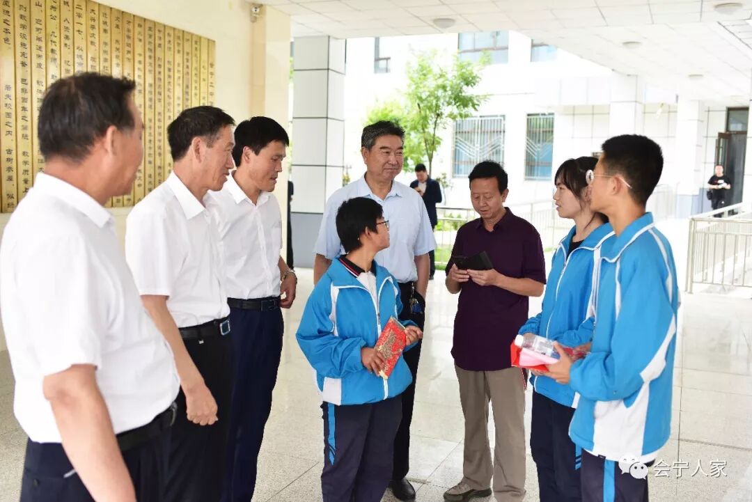 白银慈善慈善会百万济寒门学子企业家善行天下助单亲