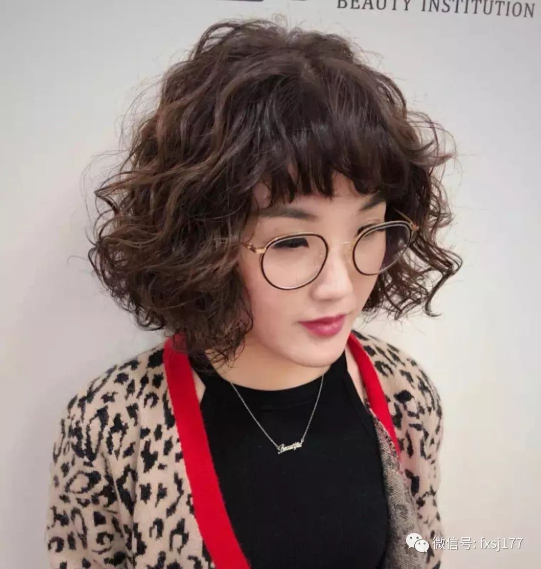 【髮型設計】2019年冬季「小卷燙」正流行 形象穿搭 第22張