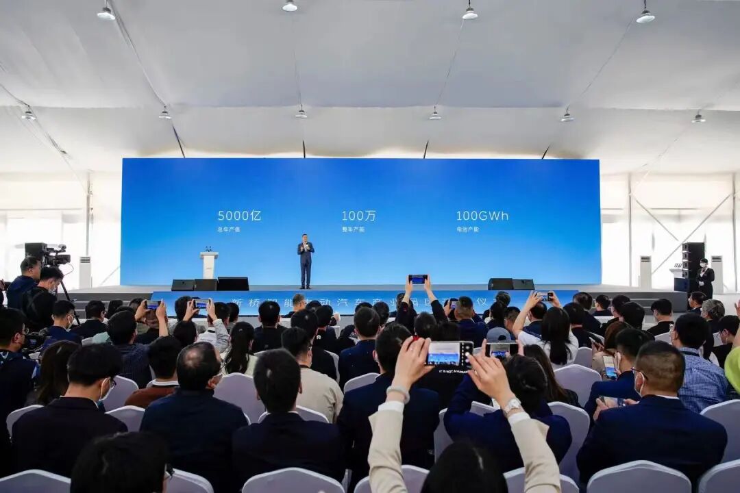 前期投资500亿元，年产能100万辆，蔚来与合肥市共建的电动汽车产业园开工的图1