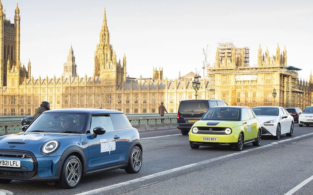 英國汽車行業呼吁政府2030年前建230萬根充電樁的圖1