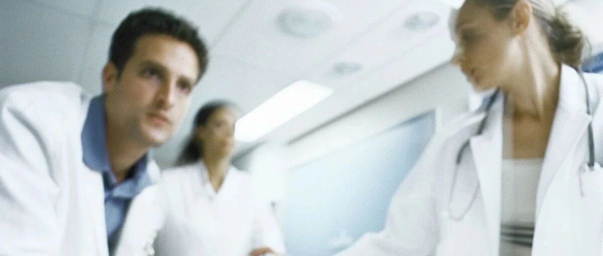 亲人病重要进ICU，可我拿不定主意怎么办？大哥要放弃，弟弟要积极，我很难做！