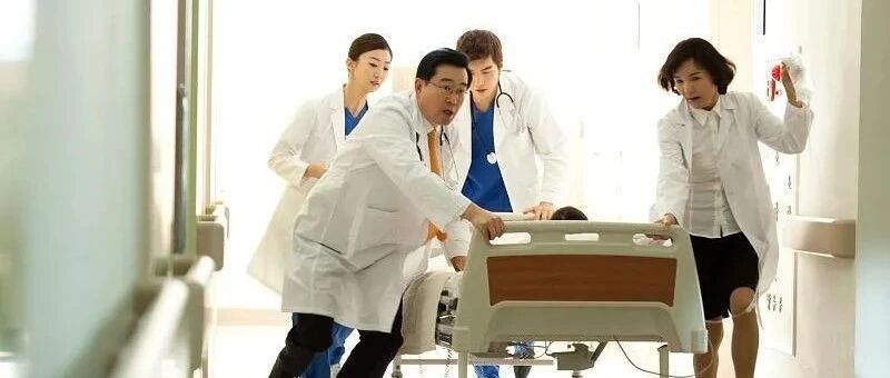 年轻女性胸痛，医生心急如焚，背后却有不可告人的秘密，医生：可算开眼了。