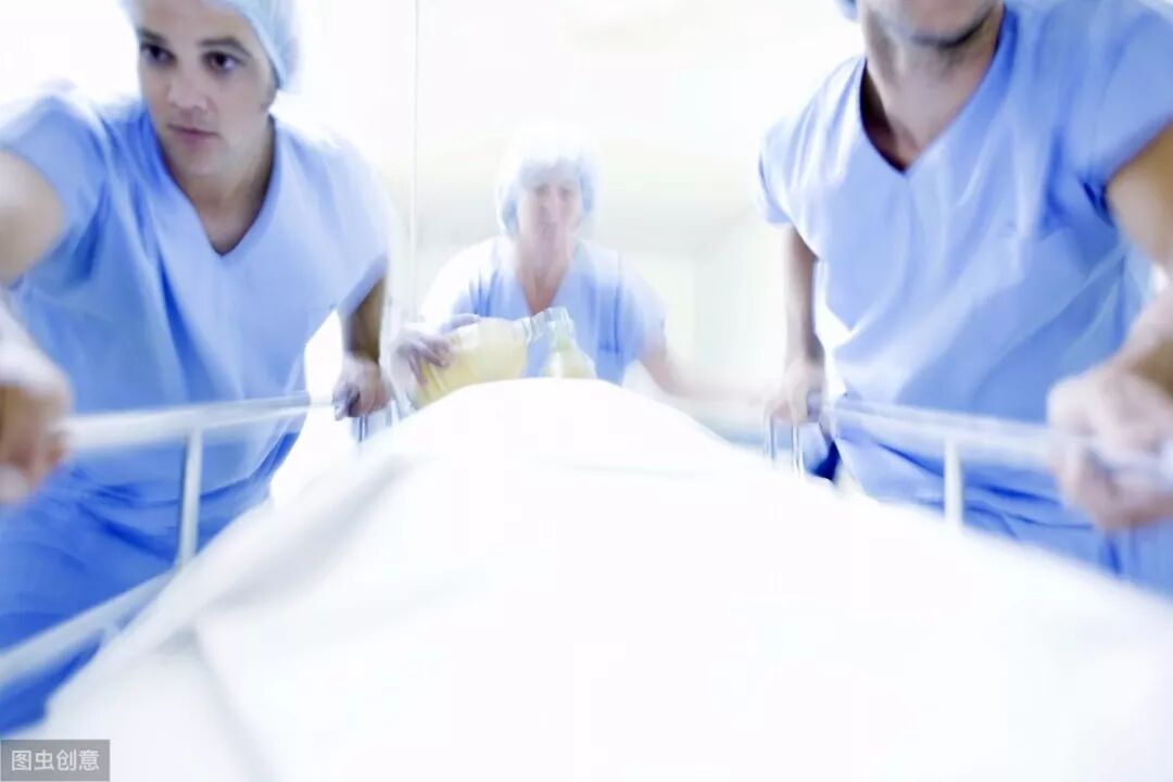 他说肚子痛，3个月后的CT显示是胰腺癌，直接回家了！哪些腹痛需高度警惕？