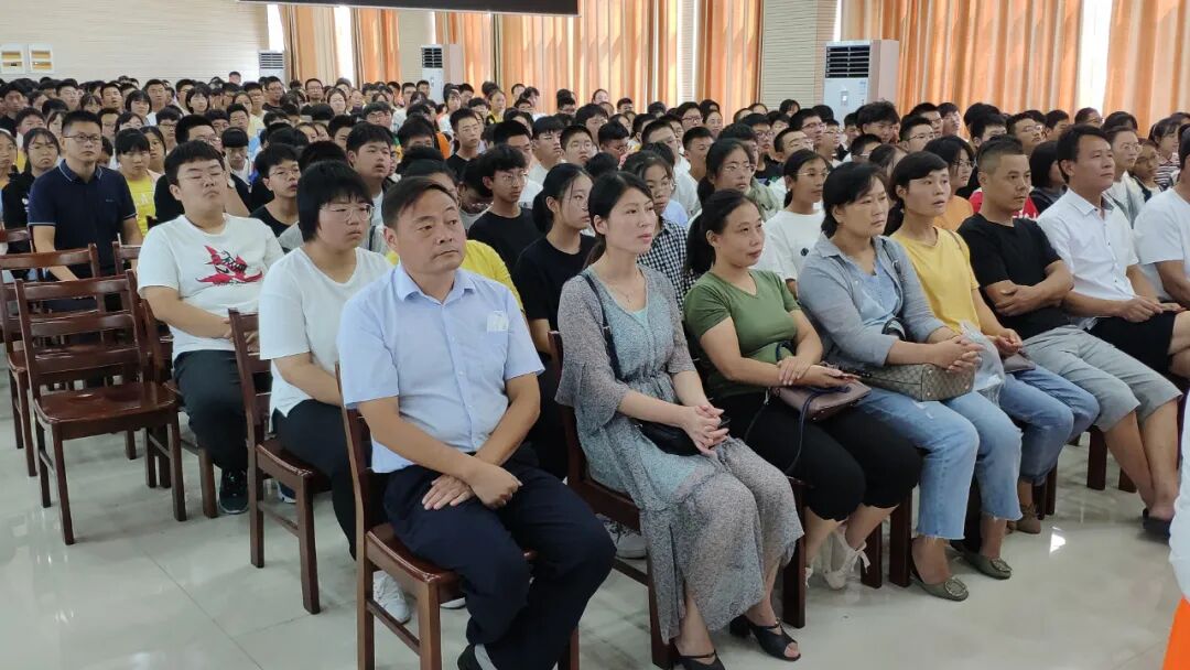 蒋垛中学举办2020届王进奖学金颁奖仪式