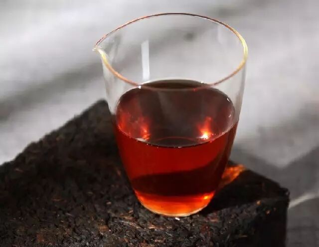 冬季，宜饮陈年安化黑茶