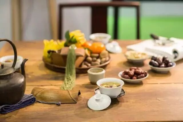 累了，请坐下喝杯茶