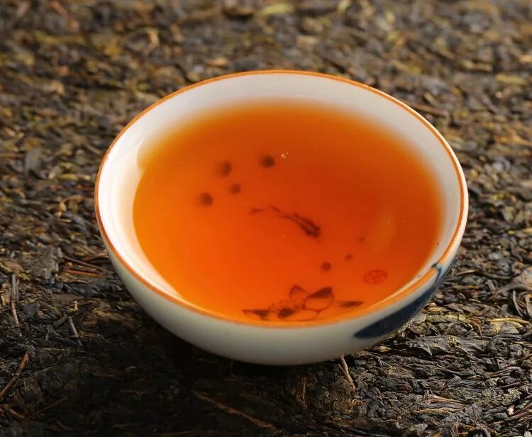 放下纷扰往事，喝一杯健康实在的黑茶