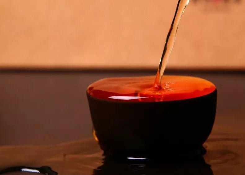 炎热夏天，喝黑茶的三大好处