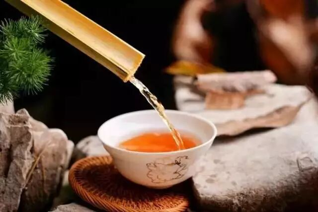 常喝黑茶远离油腻的生活