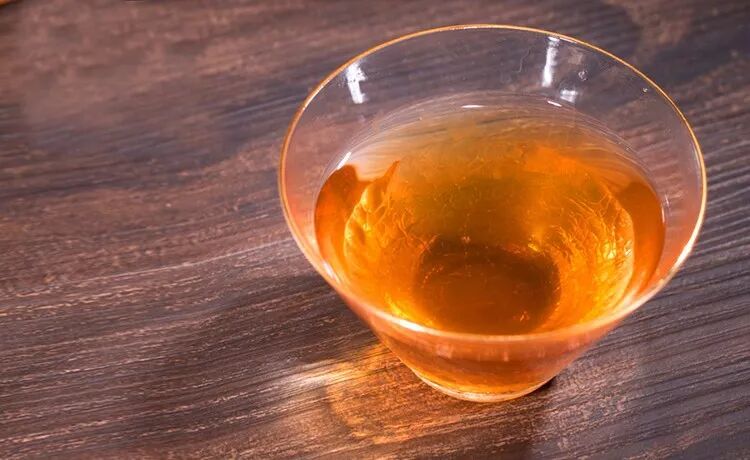 冬季嘴唇干裂?你需要一杯安化黑茶！