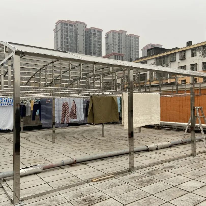 24小时热水及无障碍卫生间等,适老化设施完善,顶楼设有阳光晾衣棚