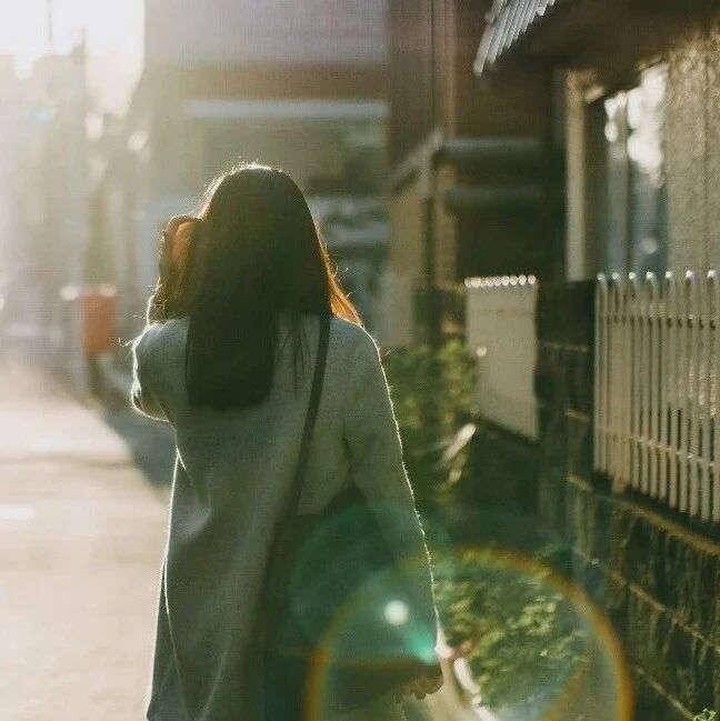 ​女孩生日当天被叫回加班崩溃大哭：在职场中，保持边界感有多重要？