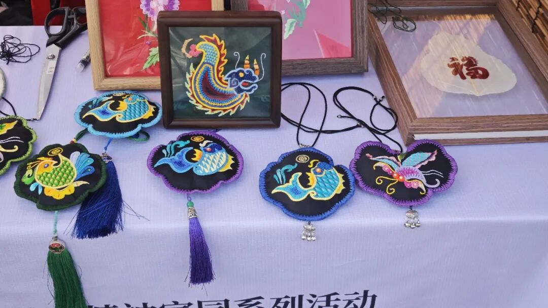 “梵山净水石榴红 黔山匠韵聚同心”民族传统手工艺创新创意技能大赛举行