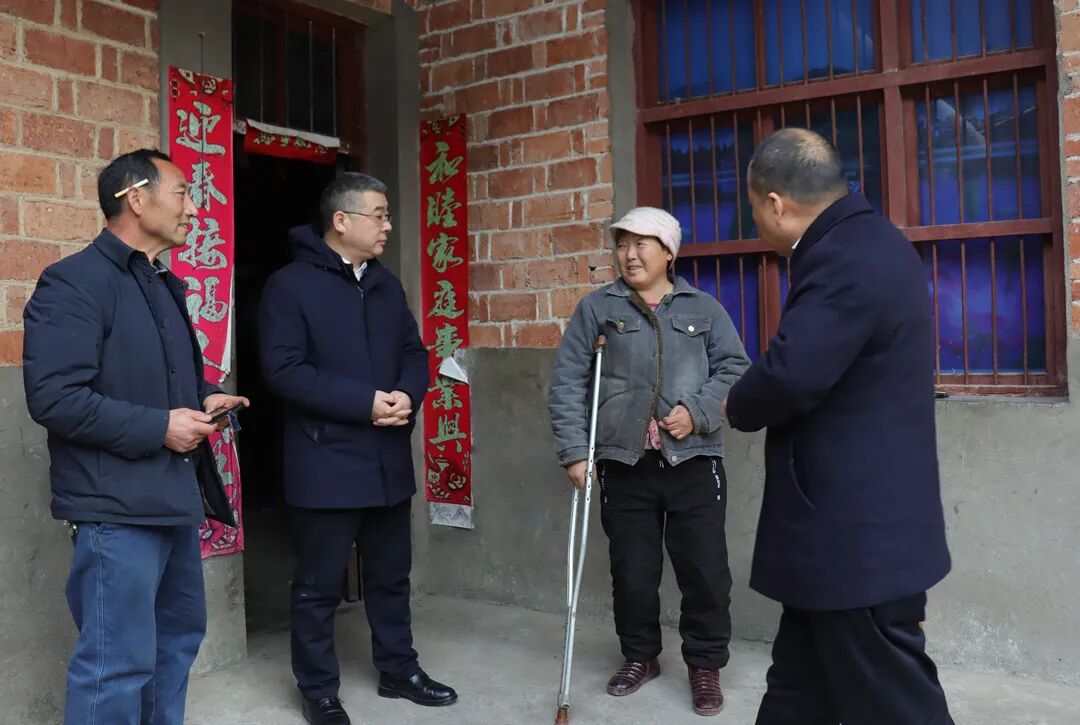 房县人民医院：下乡慰问传递温暖(图2)