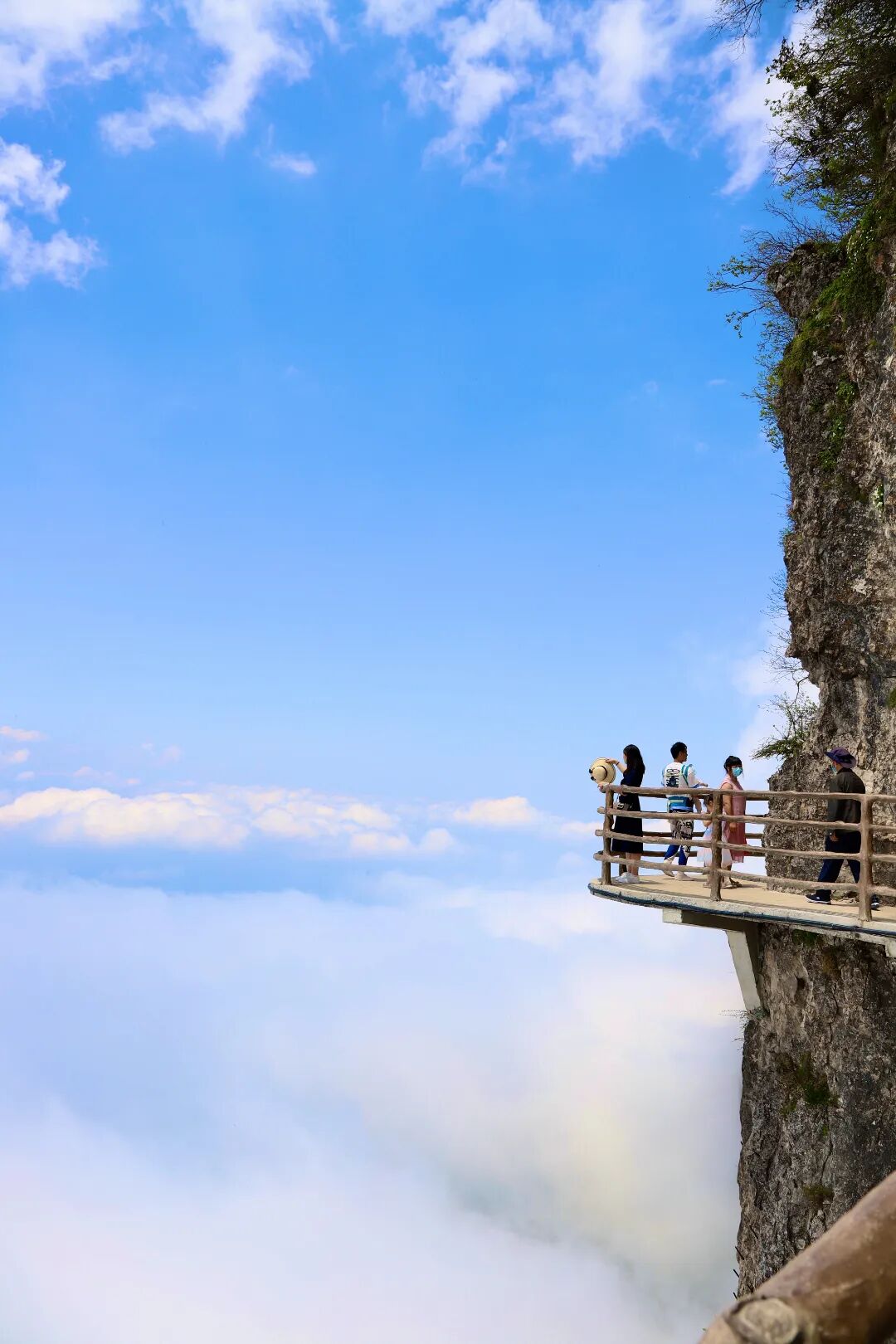 龙头山与20222023雪季挥手说再见去遇见新一轮的春夏秋冬