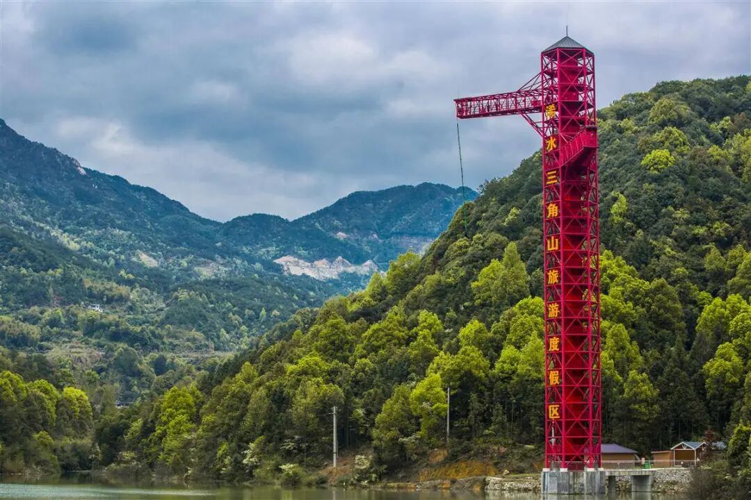 三角山勇者蹦极  袁杰 摄.JPG