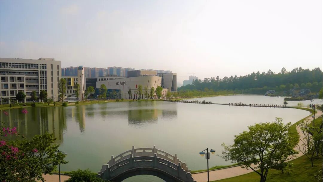 2016年12月,肇庆学院肇庆艺术中心正式竣工并投入使用.