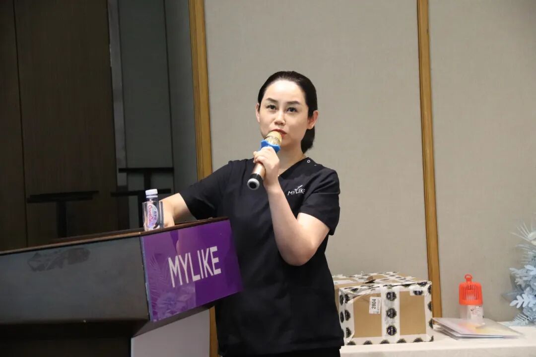 紧接着,刘娜主任则带来了《色素增加性疾病光电治疗》的分享,为学生们