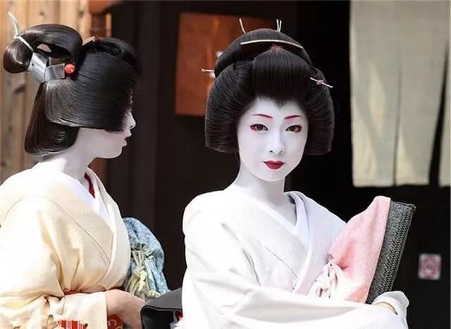 日本送來2位絕色公主，皇帝大喜連夜臨幸，第二天醒卻被嚇的腿軟了！ 歷史 第11張