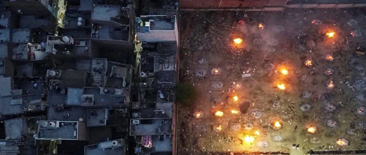 [解局]单日新增确诊超30万例!印度防疫为何突然失守?