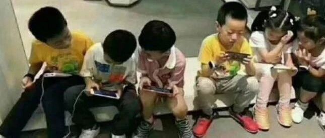 【岛叔说】禁止中小学生带手机进校园，早该这样了