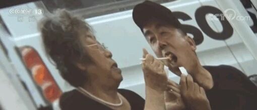 酷！退休交警改造房车，带八旬父母周游全国！4年行驶24万公里！