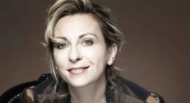 著名女高音娜塔莉.德赛