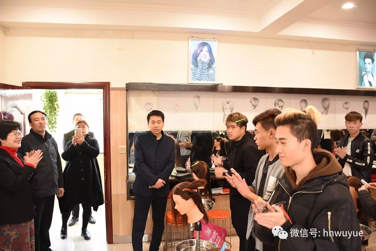市民政局领导来吴越学校调研！
