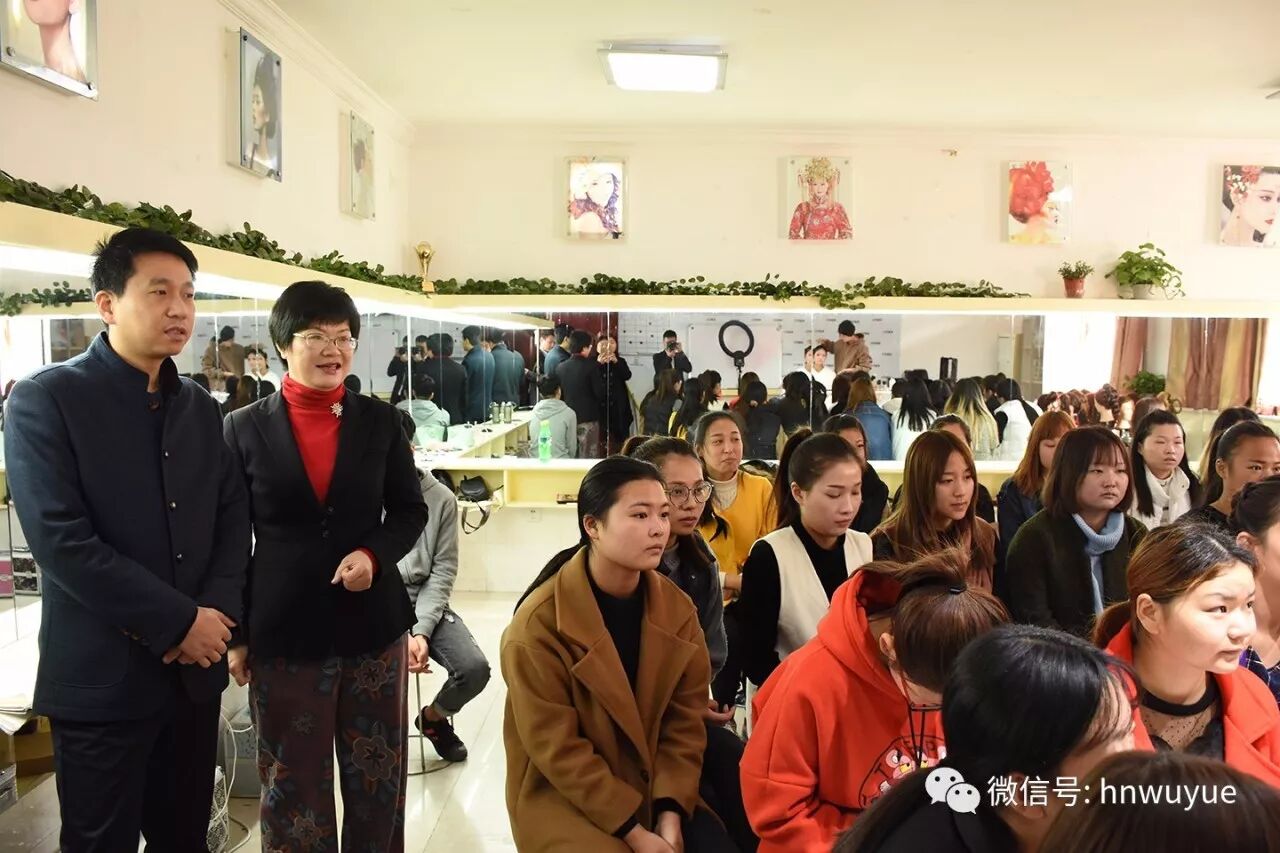 市民政局领导来吴越学校调研！