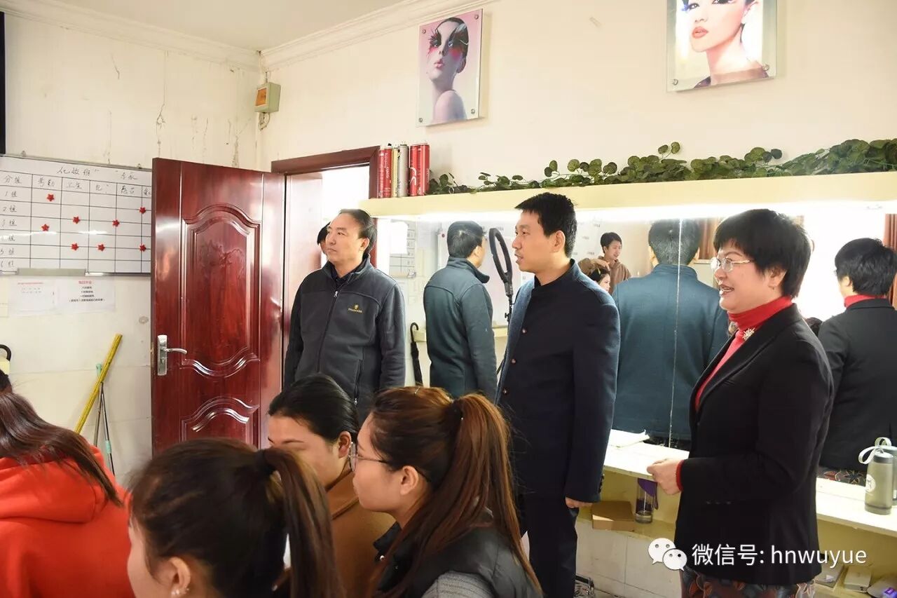 市民政局领导来吴越学校调研！