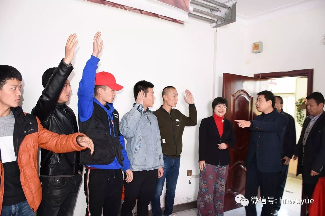 市民政局领导来吴越学校调研！