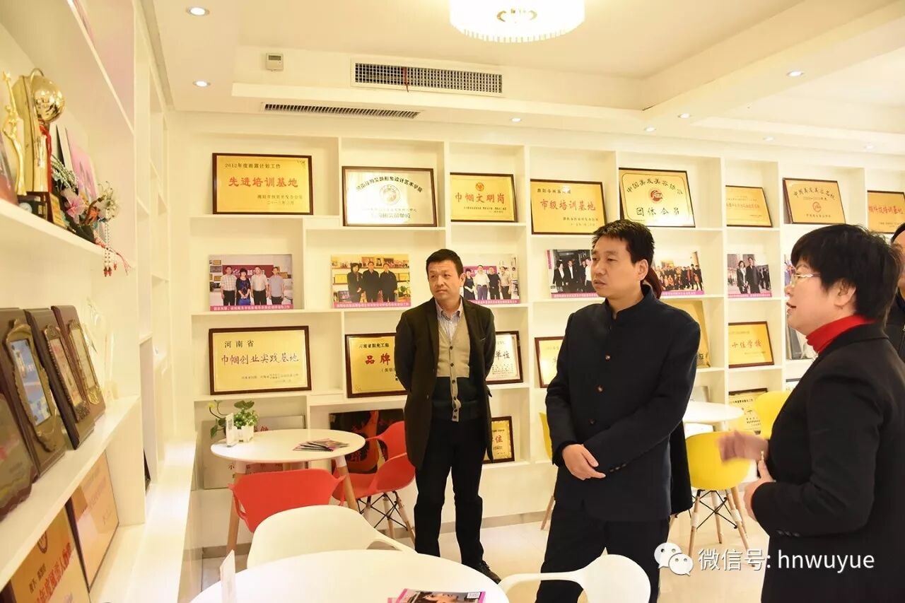 市民政局领导来吴越学校调研！