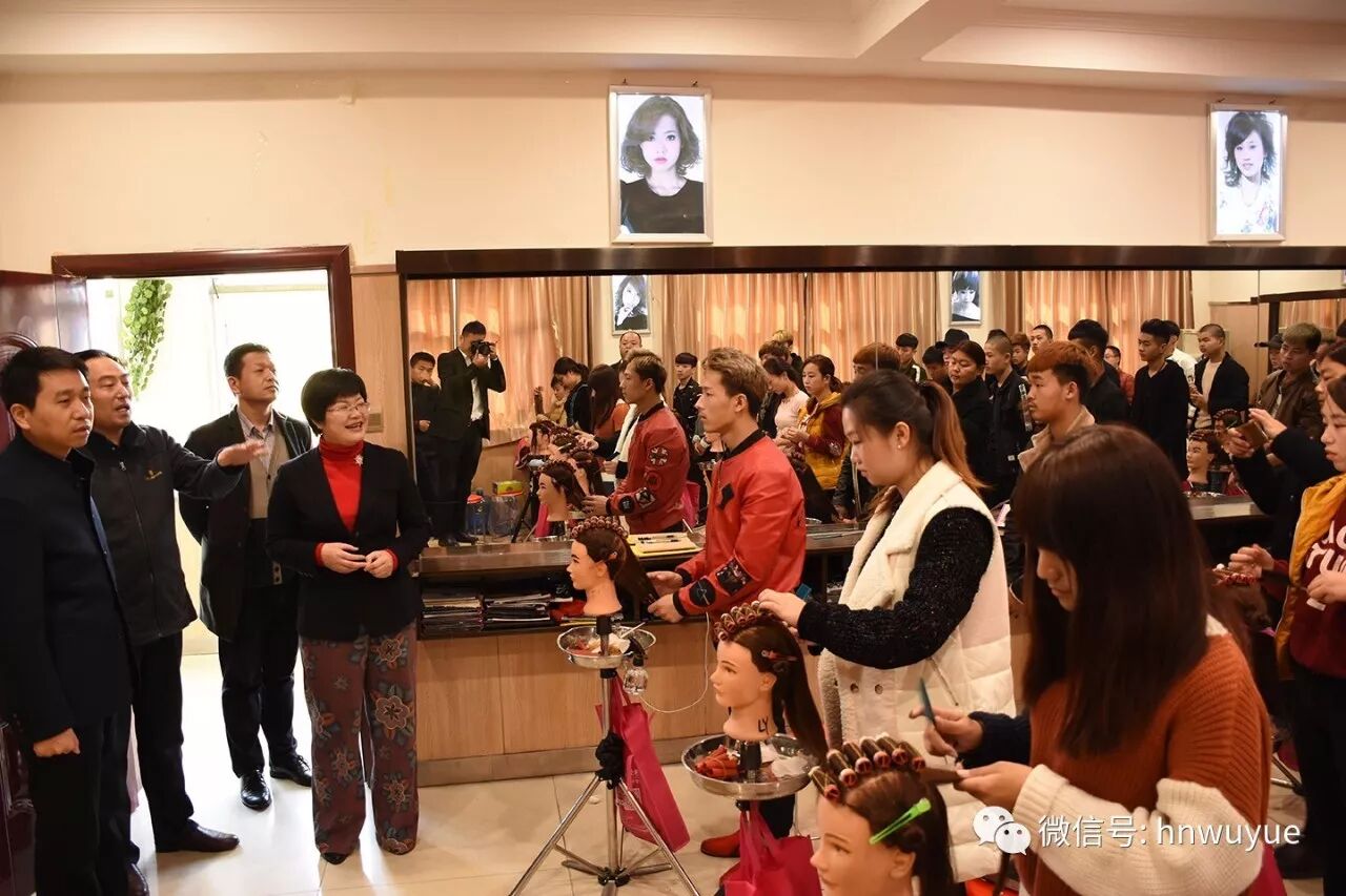 市民政局领导来吴越学校调研！