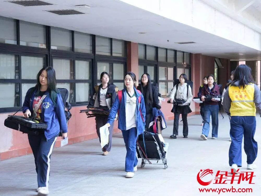 考生奔赴全国各地参加校考