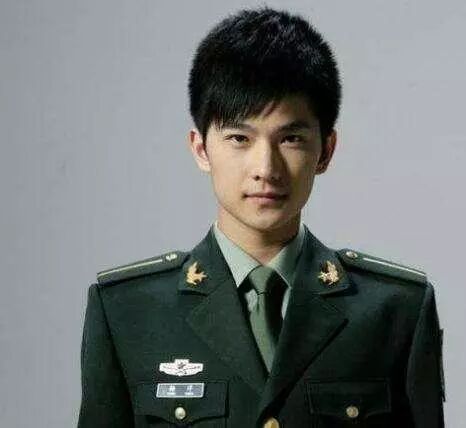 李幼斌 军衔_大校军衔上面是什么军衔_李幼斌军衔